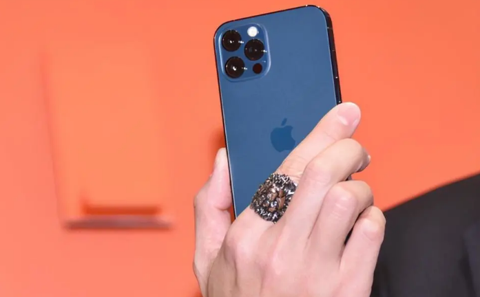 鼓楼苹果手机维修分享iPhone12系列重启方法教程 